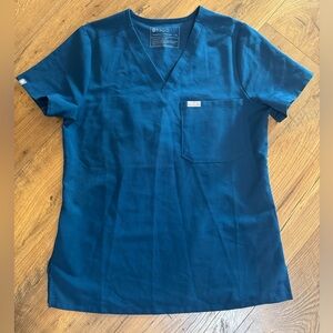 FIGS scrubs women’s Catarina top in Electric Blue size XS